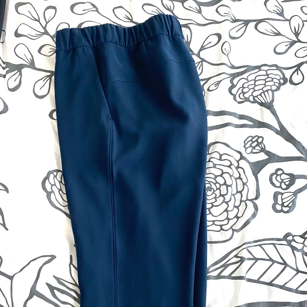Lululemon On the Fly Pant - Blue 
- Worn less than 5 times! Great condition.